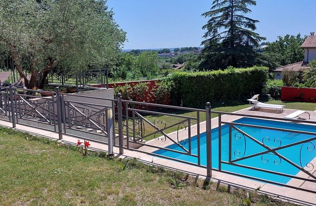 Detached house with large private masonry pool for exclusive use