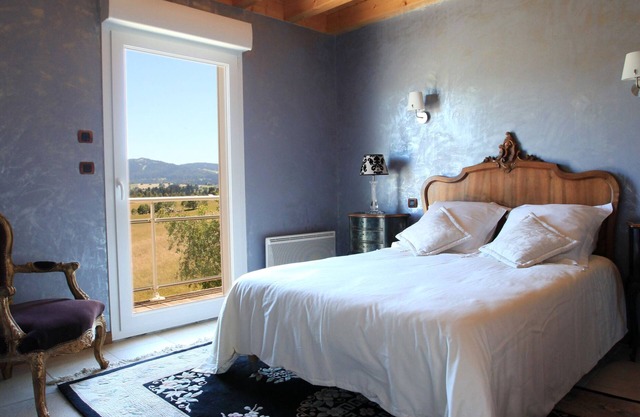 Detached house with unobstructed view of Les Rousses.