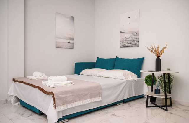Dioni, Central Luxury Apartment in Samos Town