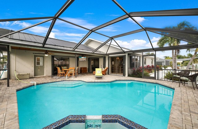 Direct Gulf Access Newly Renovated Waterfront Pool Home Retreat
