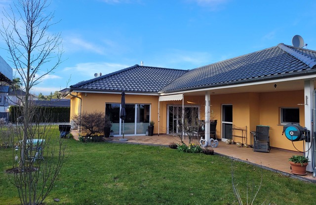 Disabled-friendly detached house near the lake/15min BER, 35min Potsdamer Platz