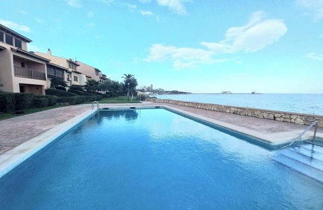 Disconnect with fabulous ocean views, ideal for families.