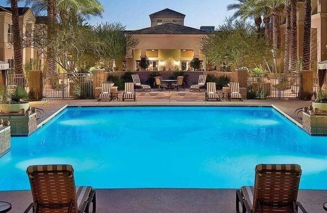 Discover Ideally Located Suites in Gainey Ranch AZ w/Free Parking & Breakfast!