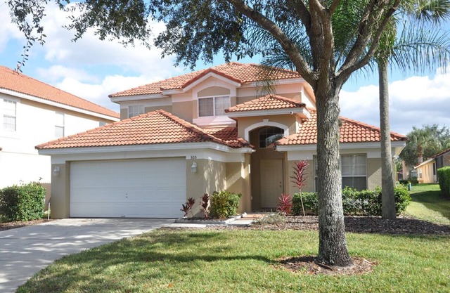 Disney Pool Home - 5 Bedrooms, 3 baths, Private Pool, Covered Lanai, Game Room
