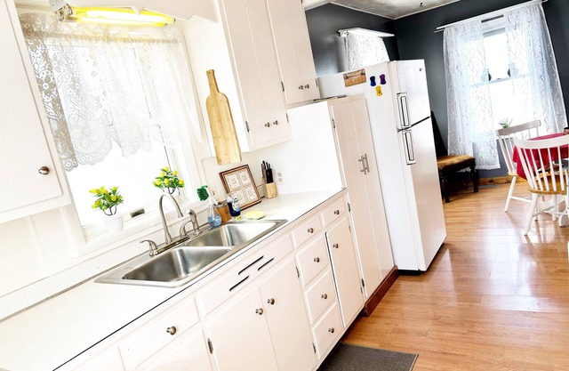 Dog & Family Friendly- Near Downtown and Hospital -3 bedroom housen- WIFI