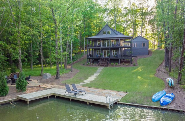 Dog Friendly, Game Room, Kayaks, Dock, SUP Boards