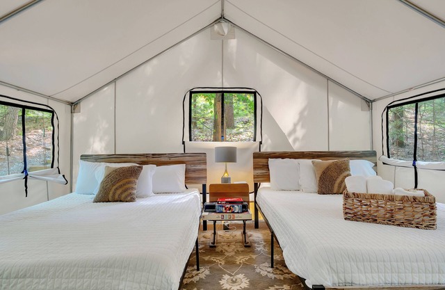Dog-friendly glamping near Saratoga with electricity, comfy beds, and access to trails and pond.