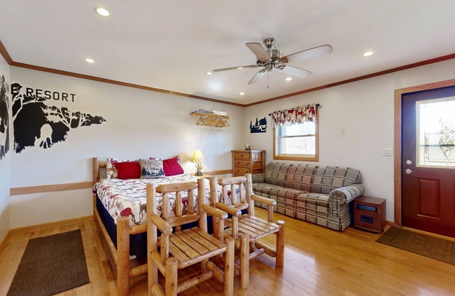 Dog-friendly, lakefront cabins with firepit, porches & pond - great for groups