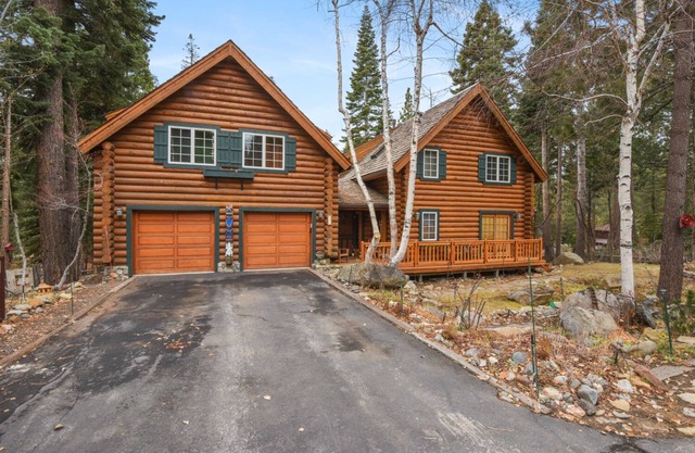 Dog-Friendly Log Cabin, Sleeps 9, Hot Tub