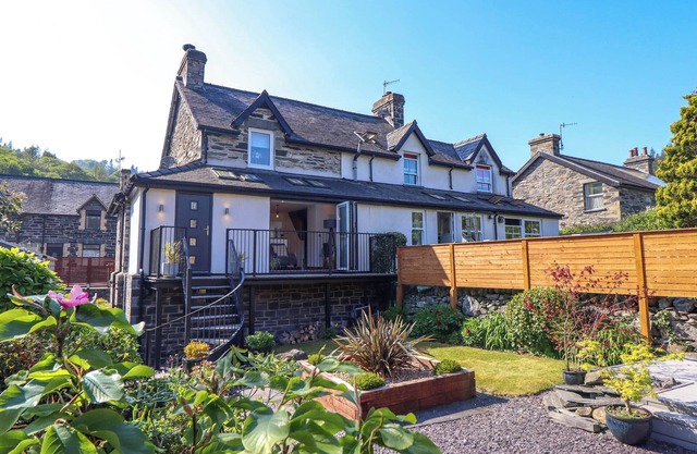 DOLA, pet friendly, with open fire in Betws-Y-Coed
