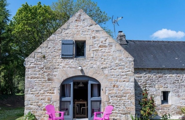 DOUARNENEZ bay all inclusive 4 people jacuzzi and sauna