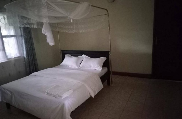 Double BnB Room with Private Bathroom #3