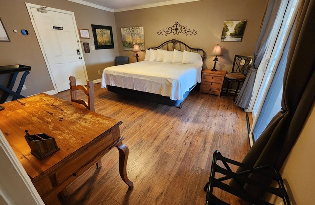 Double Room with King Bed and Balcony
