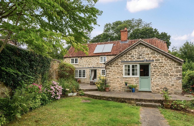 Dovehayes Cottage - sleeps 4 guests in 2 bedrooms