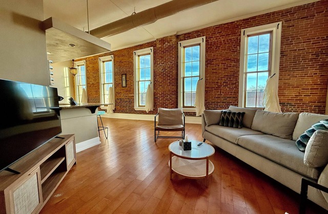 Downtown CF Retreat: King Beds, Brewery Below!
