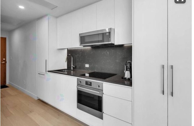 DOWNTOWN CORNER UNIT WITH VIEW WALKING DISTANCE TO EVERYTHING (30FT BALCONY)