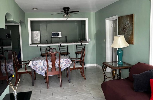 Downtown Sarasota Florida Vacation Rental, Pet-Friendly 3BR/2BA,Close to Beaches