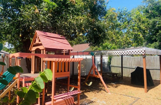 Downtown Sarasota House3BR with Playground, Pet-Friendly, LidoBeach,SiestaKey-5m