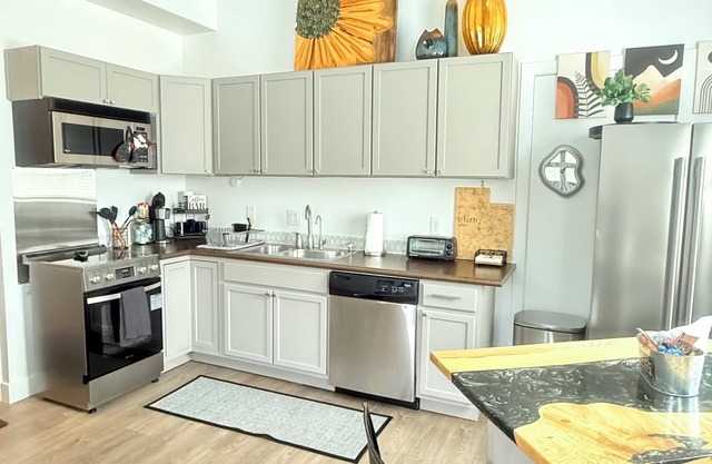 Draper’s Dream is a beautiful very private two bedroom two bathroom Guest house.