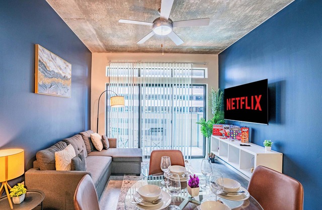 DT PHX Getaway with Balcony | Gym + Pool + Parking