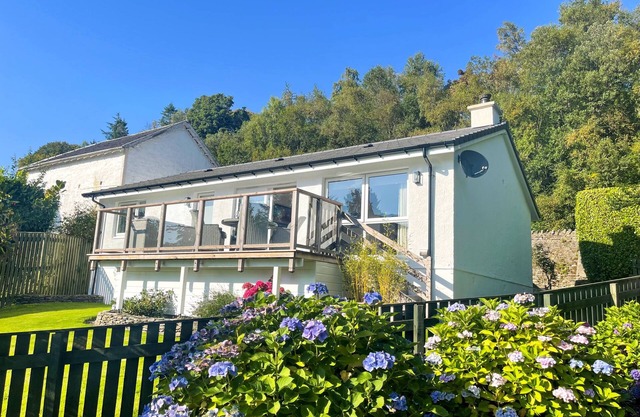 Dunbheag Cottage - waterfront, seaviews, sleeps 4 guests
