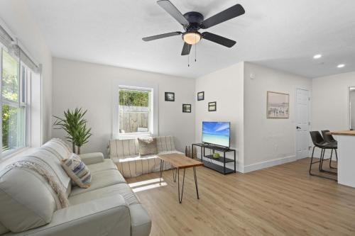 Duplex Both Units Dog Near Ami Patio Tv