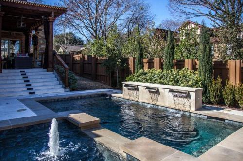 E Dallas Family Home with Pool Spa Outdoor Fire