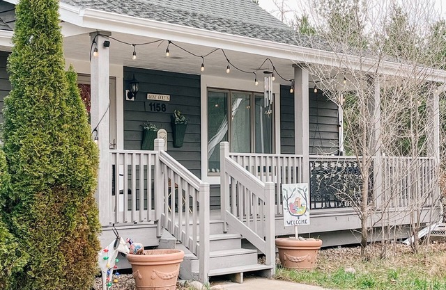 Eagle's Nest Guest House I - Less than 2 Miles to Sand Valley - 16 beds!