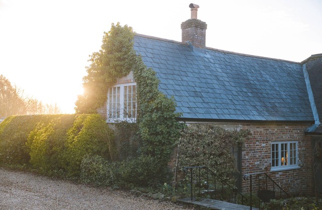 East Wing Of Beautiful 17th Century Grade II Listed Knighton Farmhouse