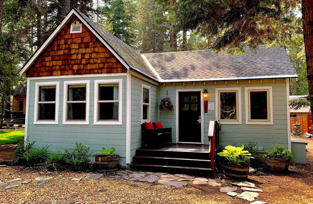 Easy Living: 1 BR, 1 BA Cabin or Bungalow in Tahoma, Sleeps 2