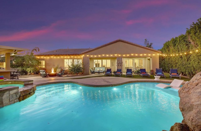 Echelon: Pool, Spa, Pool Table, Ping Pong table!