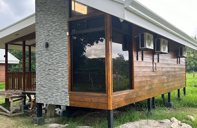 Eco Casa Mango#10 Charming 2-bedroom cabin with AC, WiFi in enjoyable Lepanto