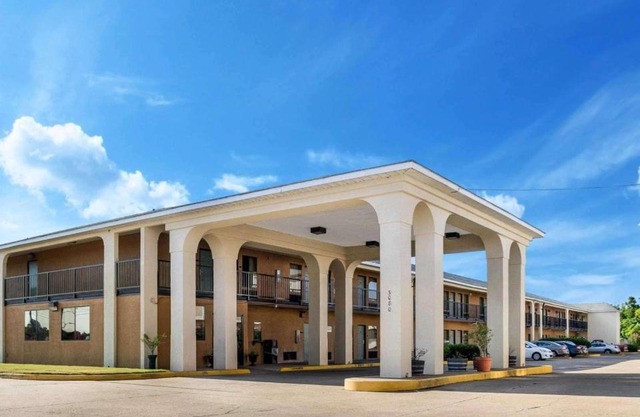 Econo Lodge by choice Greenville