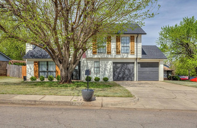 Edmond Bungalow: Cute 2 BR + Bonus Game Room with Futon