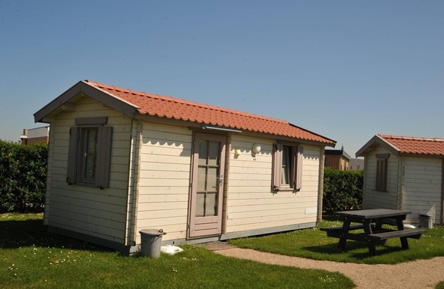 Eenvoud met Comfort, Eigen Toilet, Op Glamping Veld