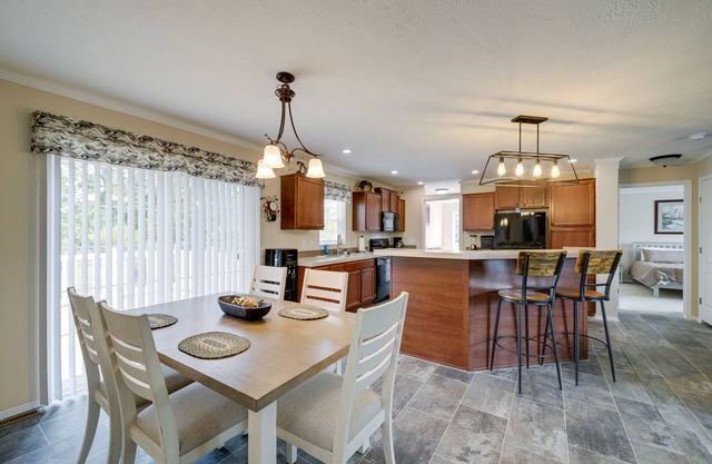 Efficiently Equipped Lewis Home: Deck & Gas Grill!