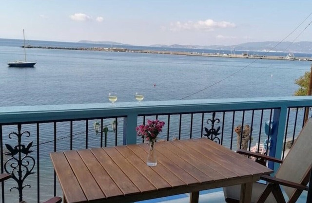 "Eftopia Sea front apt.(67 sq.m.), 3min. from the beach!