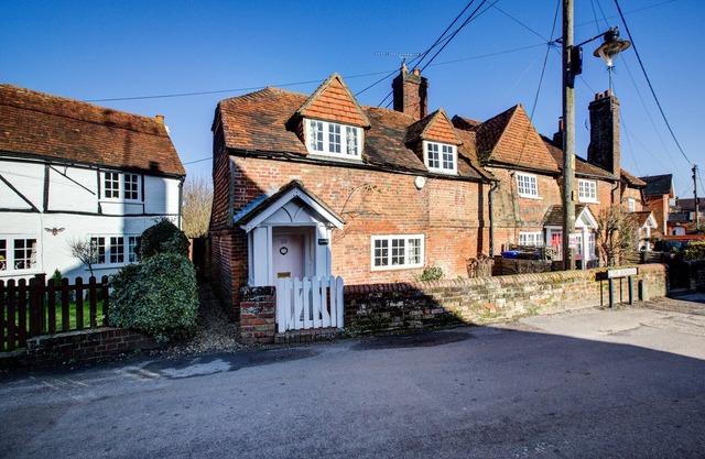 Eglantine Country Cottage