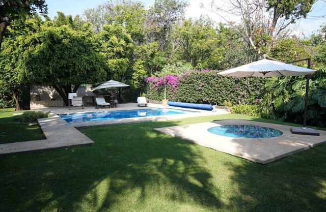 El Zapote House: With orchard and pool in Malinalco