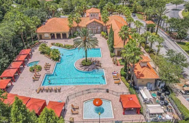 Elegant 2-bedroom condo near Disney.