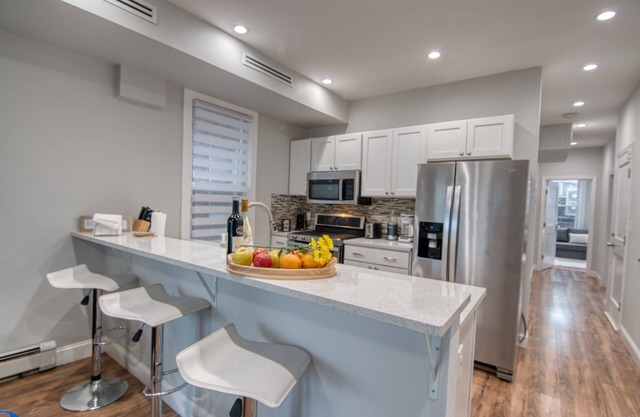 Elegant 2BR Modern Oasis Brand-New Build, Luxe Touches & Lightning-Fast WiFi, AC