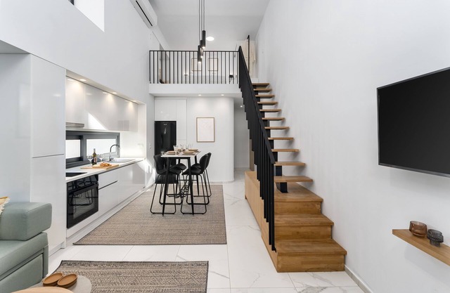 Elegant apt, beachside, cozy & modern. Ideal for a serene Kalamata stay.