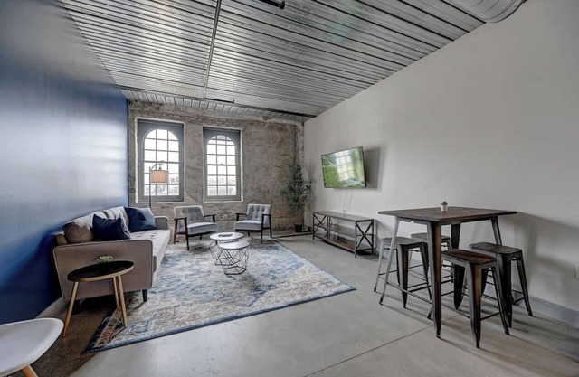Elegant Escape Near Historic Pabst & Fiserv