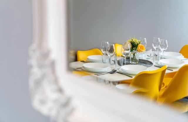 Elegant Flat Near Stonehenge Amesbury Town Center Smart TVs Netflix FREE PARKING