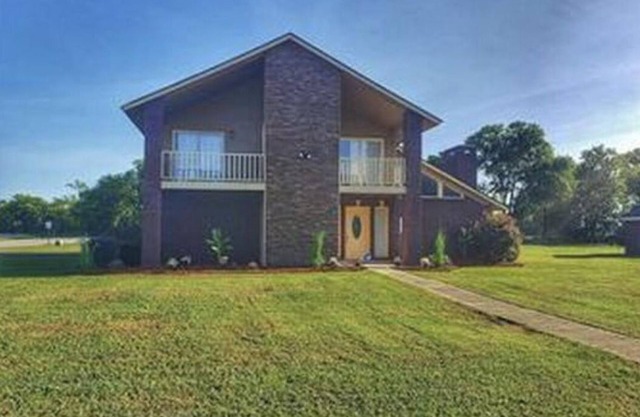 Elegant Home that sleeps 15 guests!