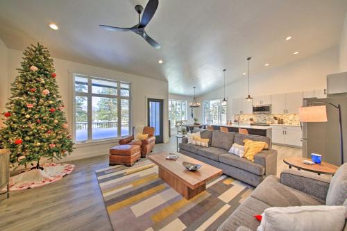 Elegant Priest Lake Townhome about 1 Mi From Lake