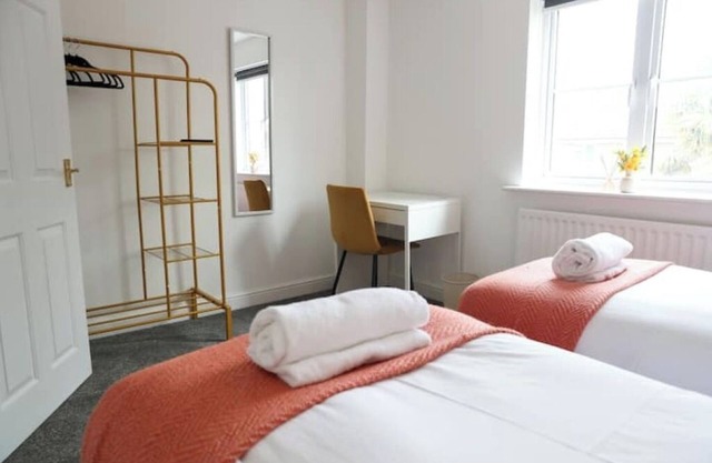 Elegant & Serene 3-BR Retreat Minutes from London