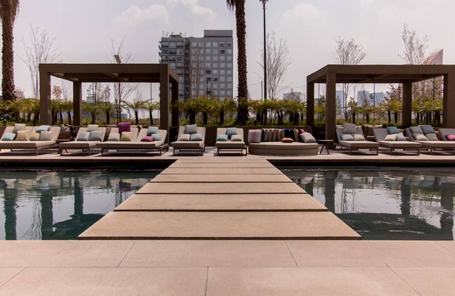 Elegant & Spacious 2BR Condo W/Luxury Amenities