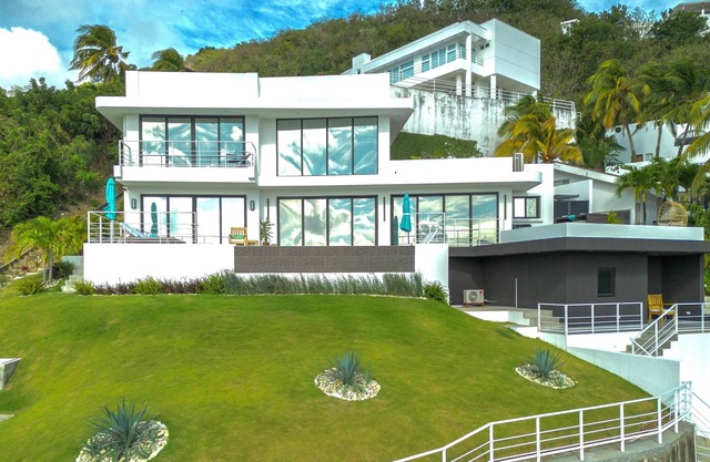Elevated Modern ~ Perfect Location in San Juan del Sur with Pool & Ocean Views