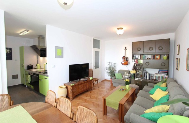 ELIA One-Bedroom Apartment